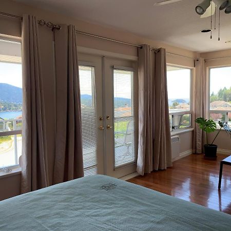 Bay Mountain Lookout Suites Gibsons Exterior photo