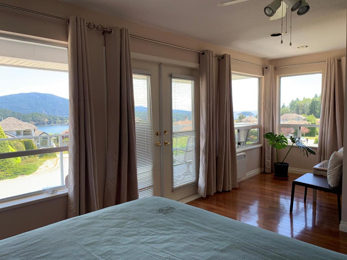 Bay Mountain Lookout Suites Gibsons Exterior photo